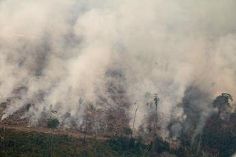 Incendi, cresce il numero di pazienti al pronto soccorso per crisi d’asma anche lontano dai roghi